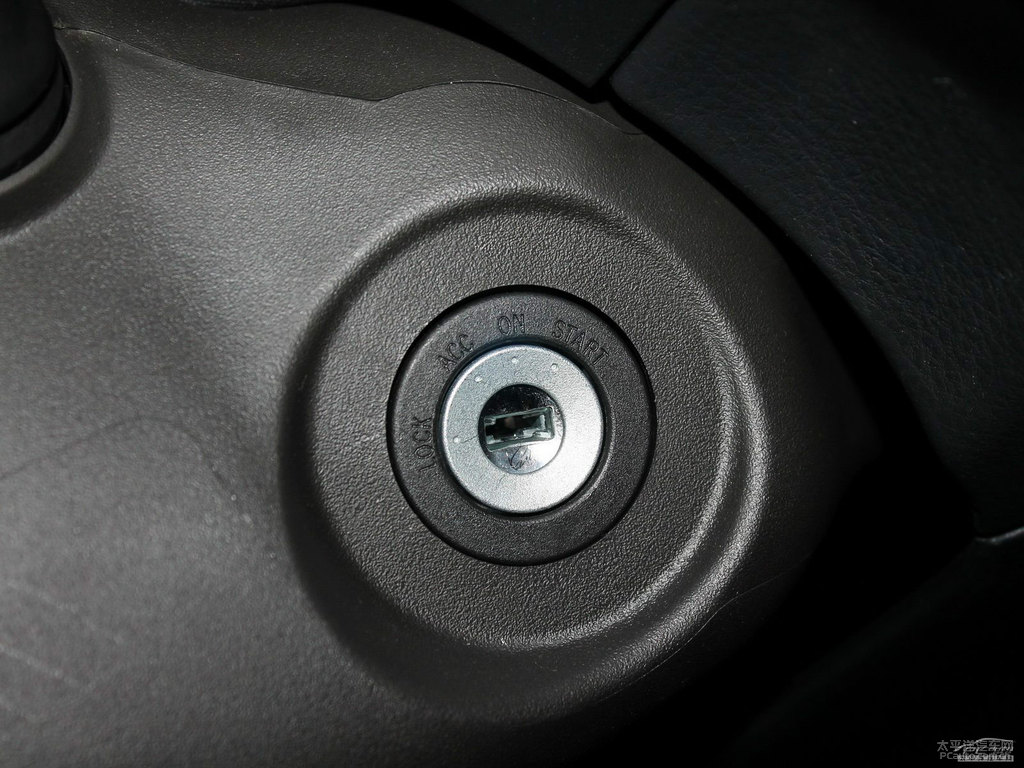 極光藍YARiS L 致炫中控內(nèi)飾圖片