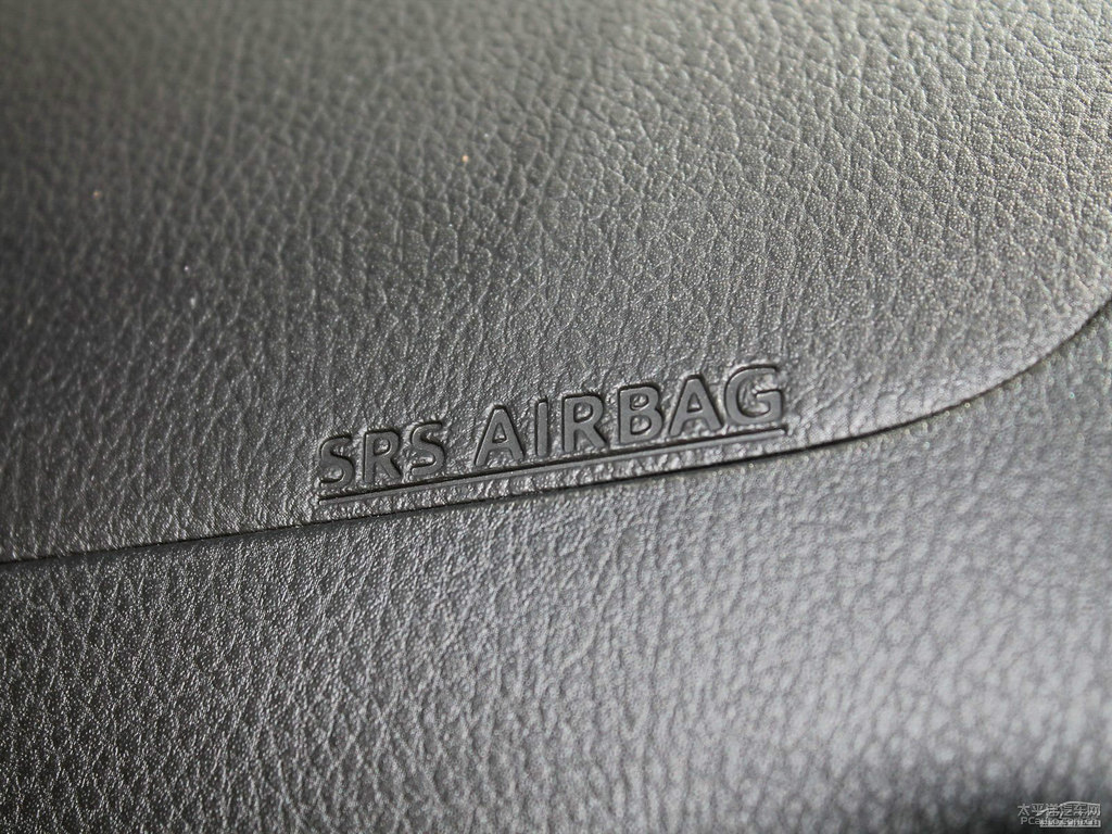 極光藍YARiS L 致炫中控內(nèi)飾圖片
