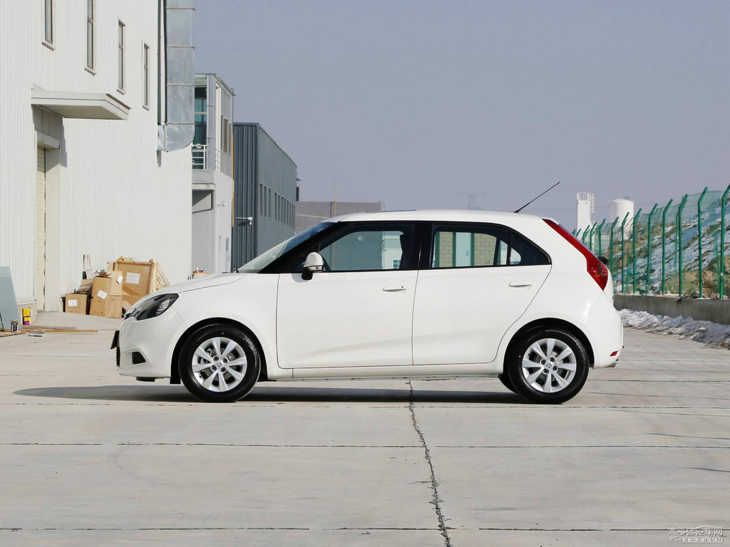 圣峰白名爵3整車外觀外觀圖片