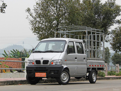 東風小康K02和五菱榮光小卡，哪個車型更受歡迎