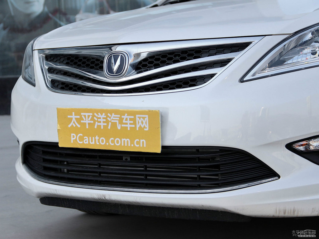珍珠白逸動車頭外觀圖片