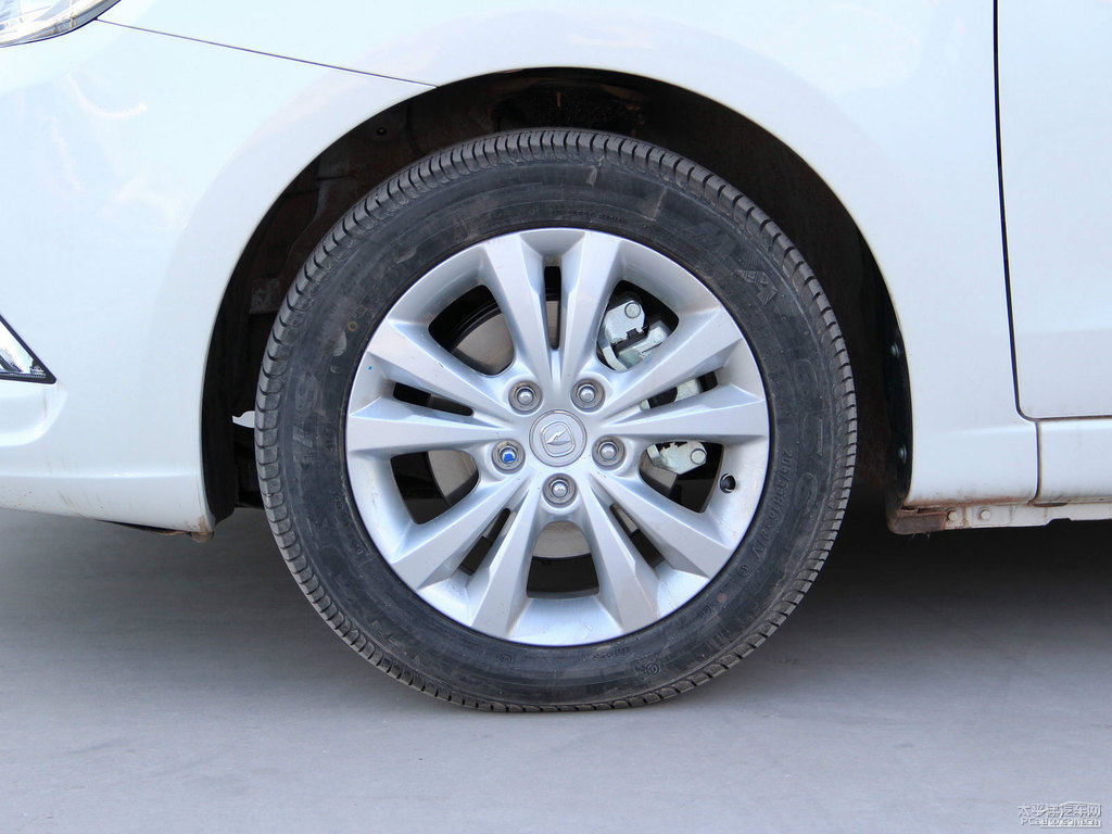 珍珠白逸動車身外觀圖片