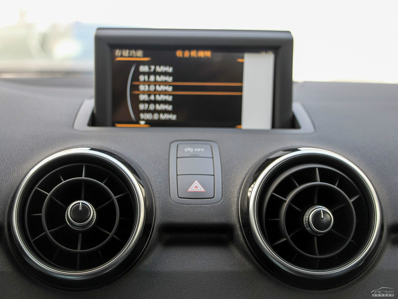 奧迪A1內(nèi)飾高清大圖