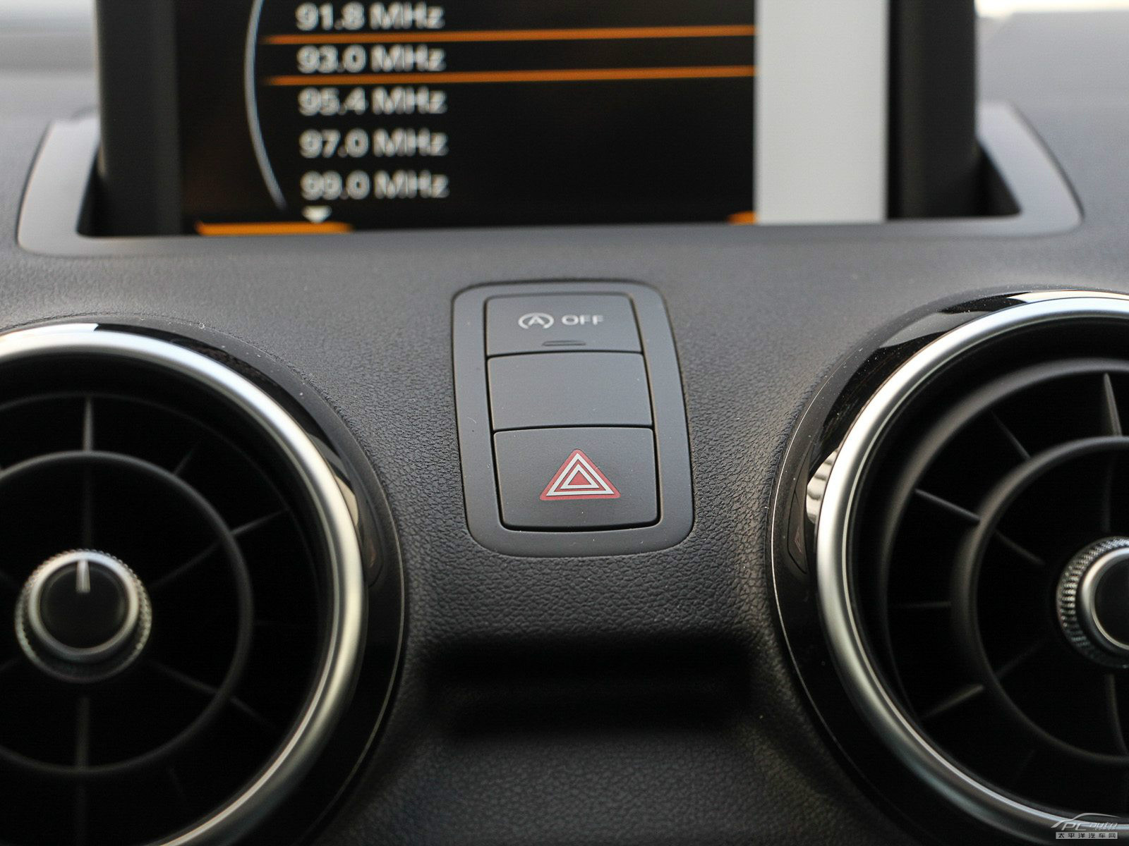 奧迪A1內(nèi)飾高清大圖