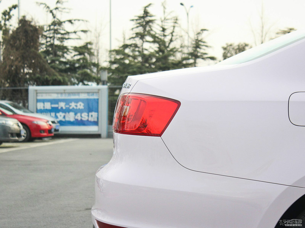 速騰車尾外觀圖片