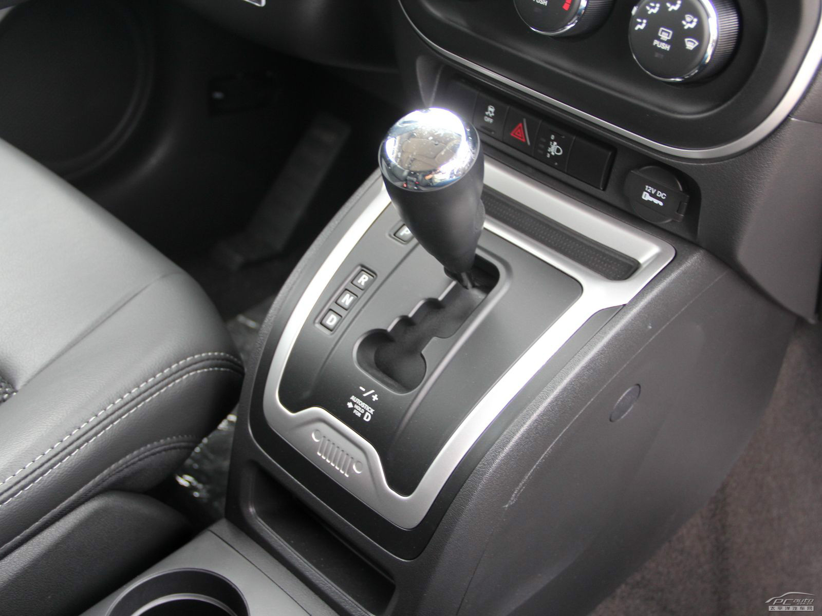 指南者(進(jìn)口)內(nèi)飾高清大圖