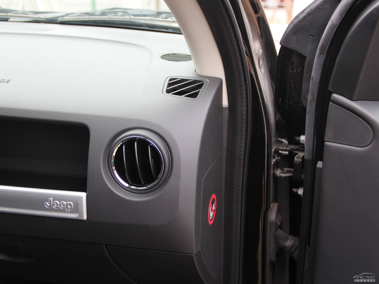 指南者(進口)內(nèi)飾高清大圖