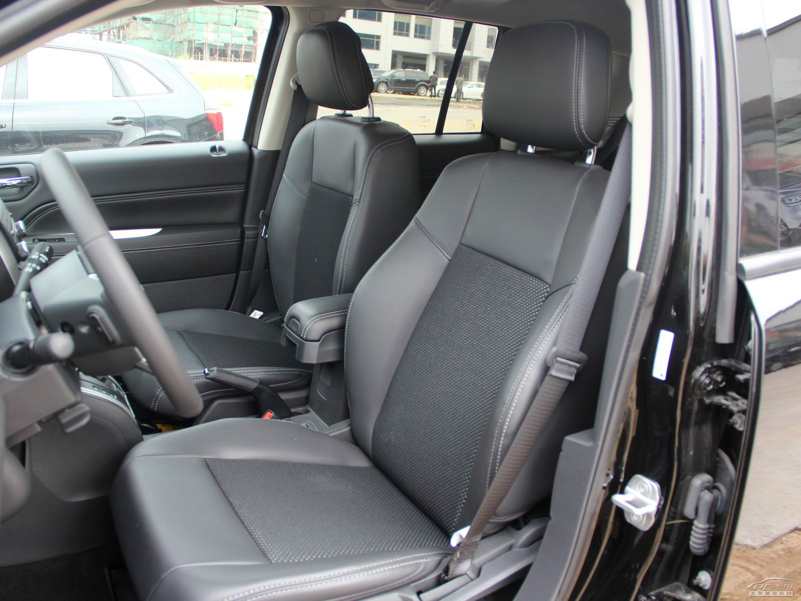 指南者(進(jìn)口)內(nèi)飾高清大圖