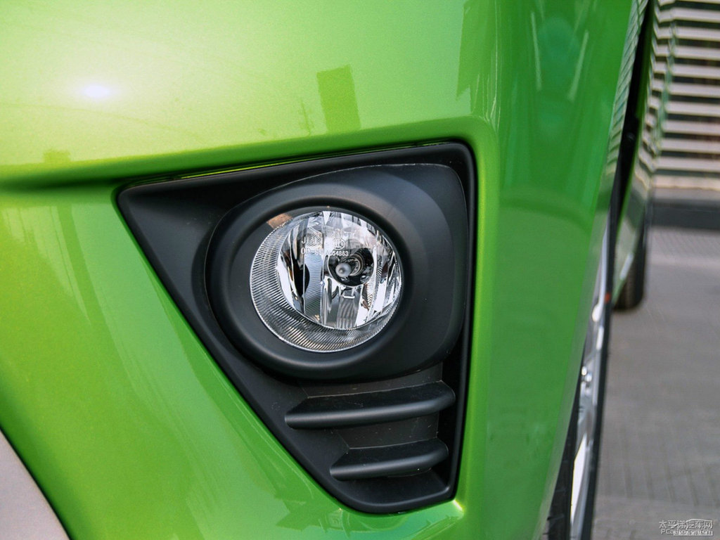 炫彩綠YARiS L 致炫車頭外觀圖片