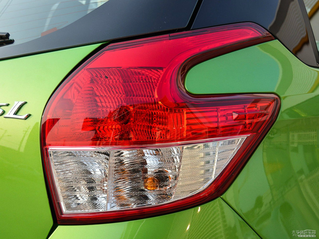 炫彩綠YARiS L 致炫車尾外觀圖片