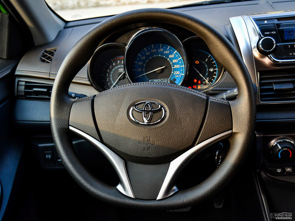 炫彩綠YARiS L 致炫中控內(nèi)飾圖片