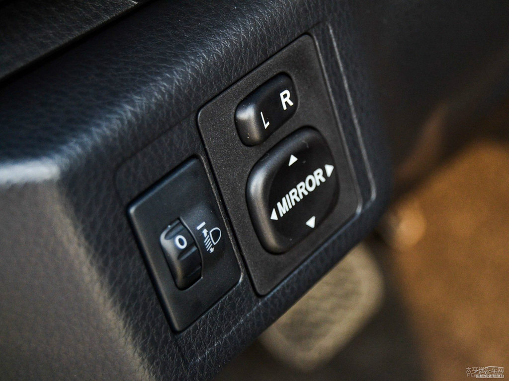 炫彩綠YARiS L 致炫中控內(nèi)飾圖片
