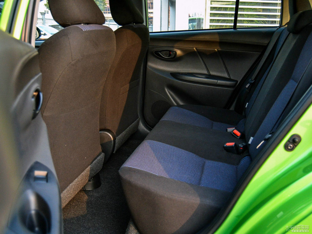 炫彩綠YARiS L 致炫駕乘空間空間圖片