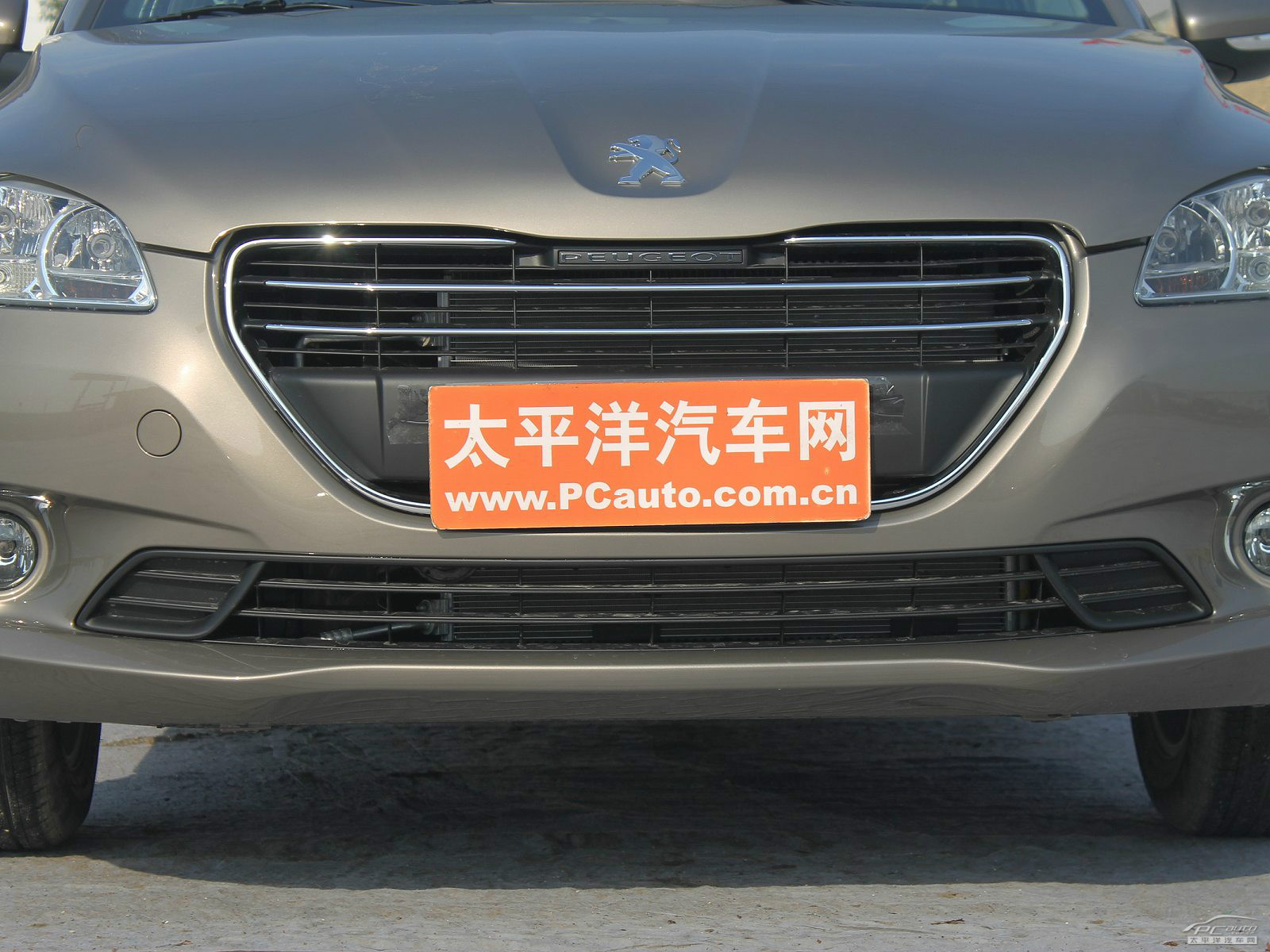 標(biāo)致301外觀高清大圖