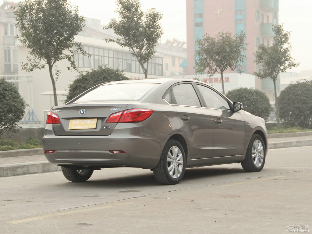 咖啡金黃逸動(dòng)整車外觀外觀圖片