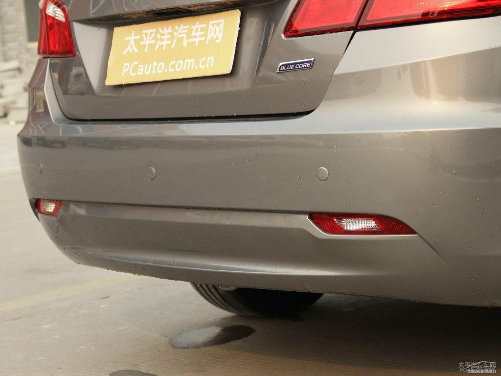 咖啡金黃逸動車尾外觀圖片