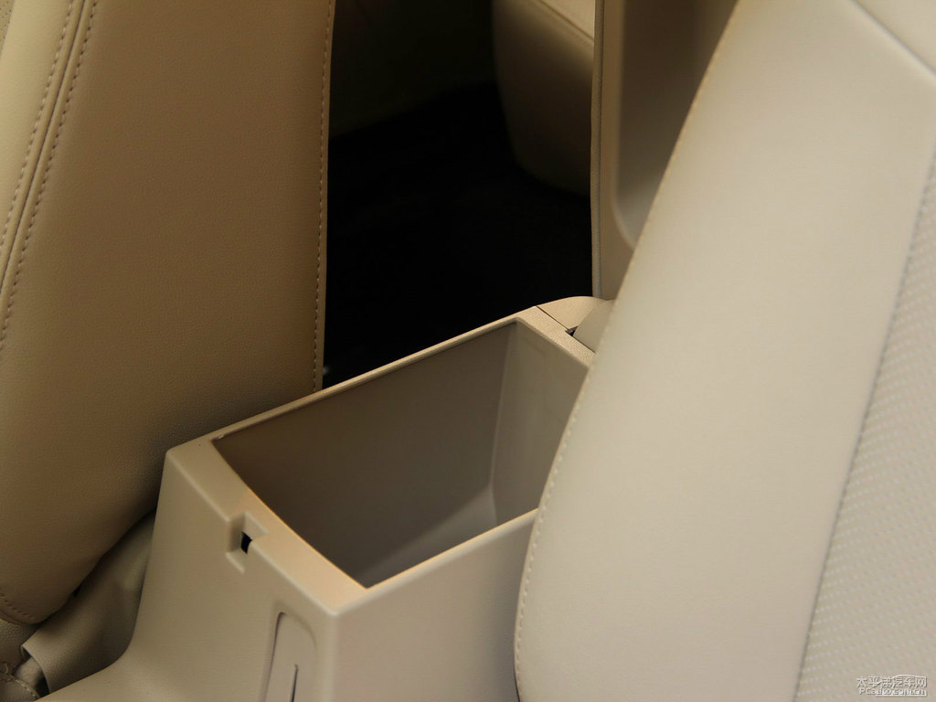 咖啡金黃逸動儲物空間空間圖片