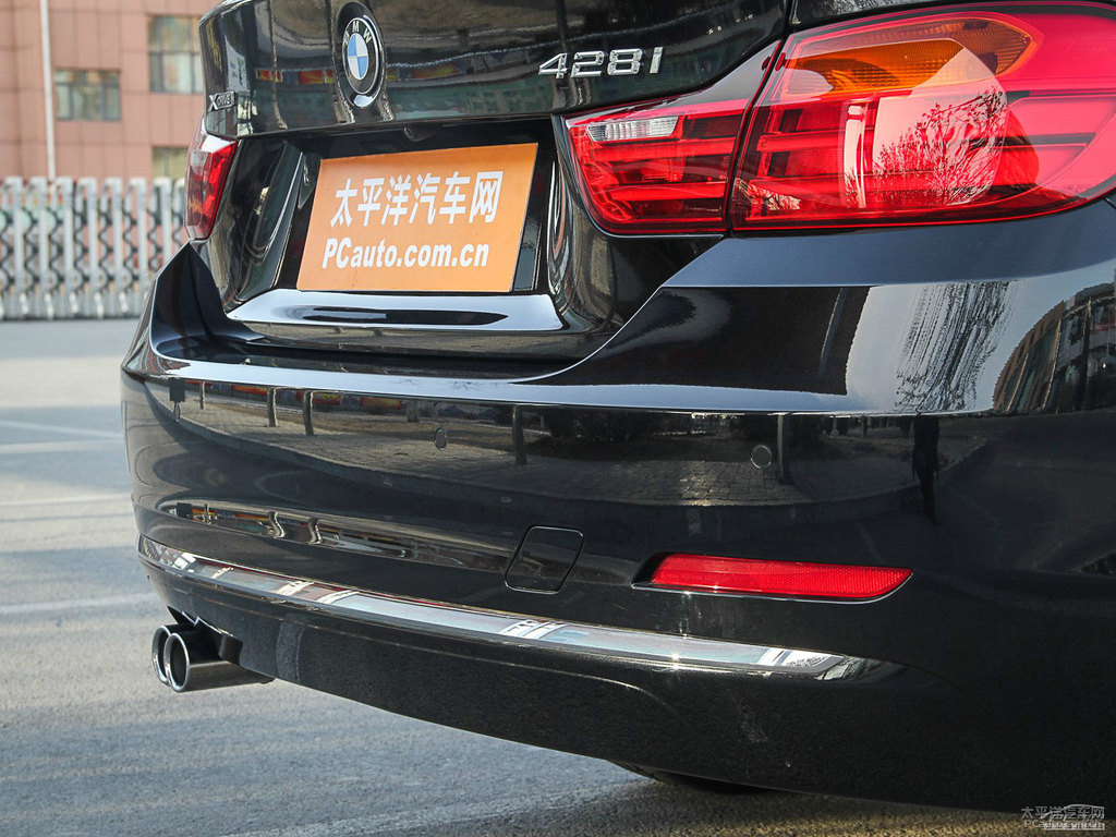 黑色寶馬4系車尾外觀圖片