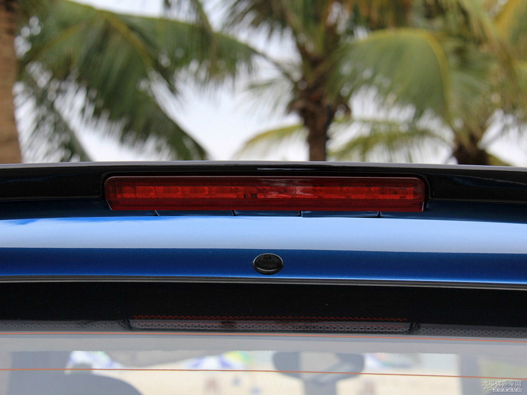 藍色力帆330車尾外觀圖片