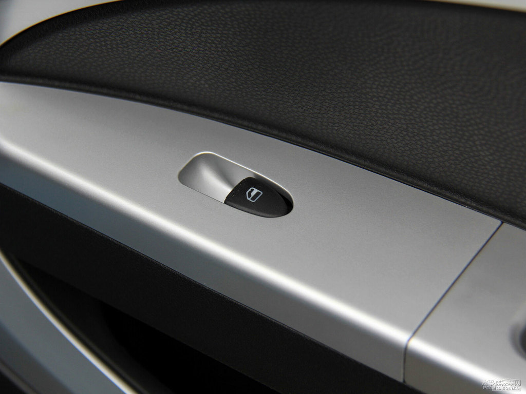 {(ln)ɫ330܇(ch)(ni)DƬ