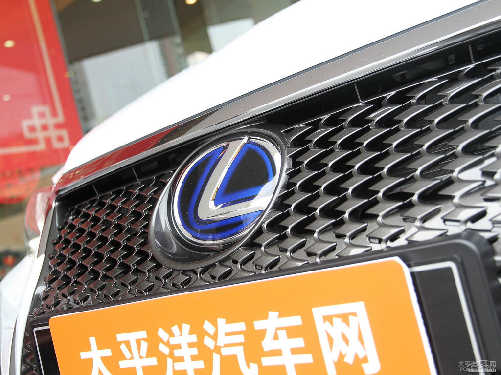 珍珠白雷克薩斯CT車頭外觀圖片