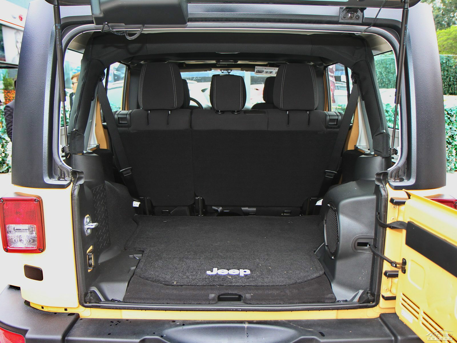 牧馬人空間高清大圖