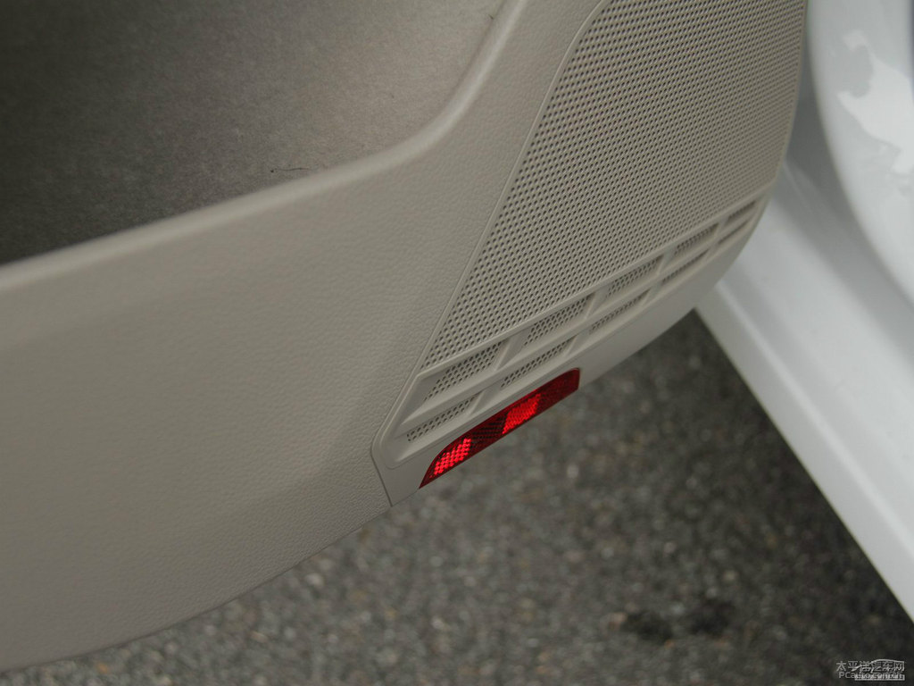 唐古拉白高爾夫車廂內(nèi)飾圖片
