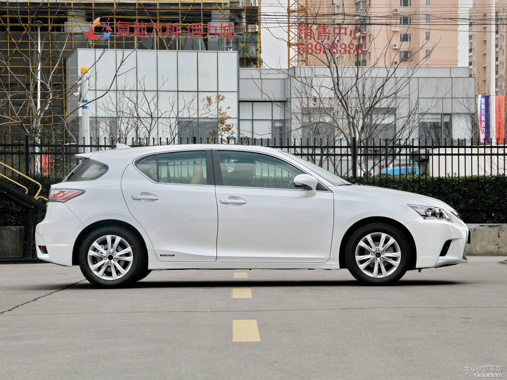 珍珠白雷克薩斯CT整車外觀外觀圖片