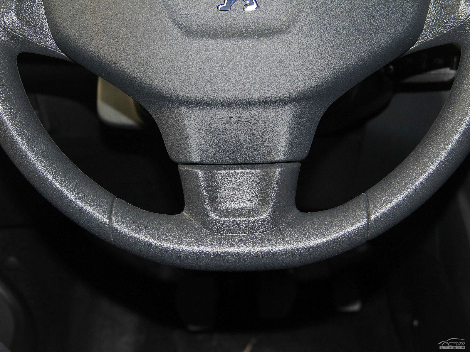 標致301內(nèi)飾高清大圖