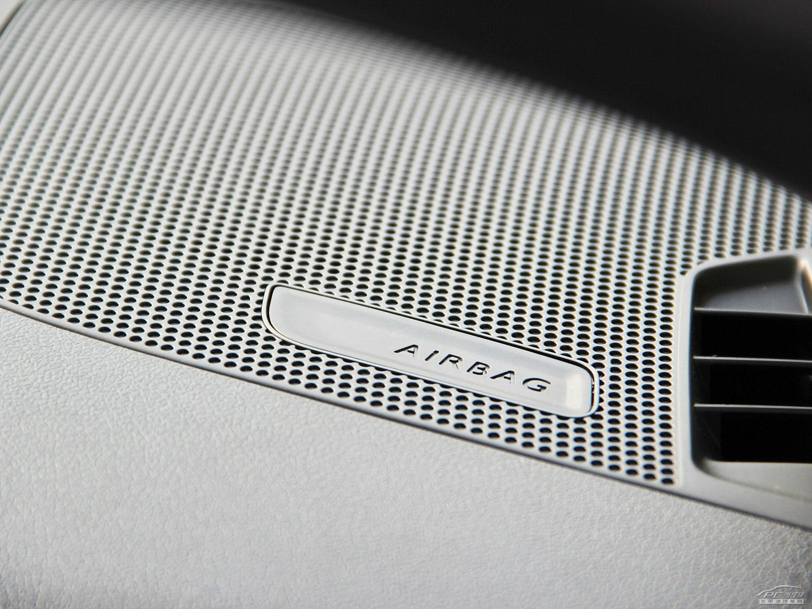 標(biāo)致301內(nèi)飾高清大圖