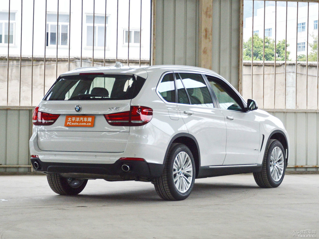 礦石白寶馬X5(進(jìn)口)整車外觀外觀圖片