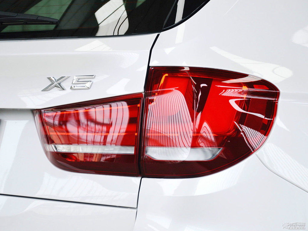 礦石白寶馬X5(進(jìn)口)車尾外觀圖片