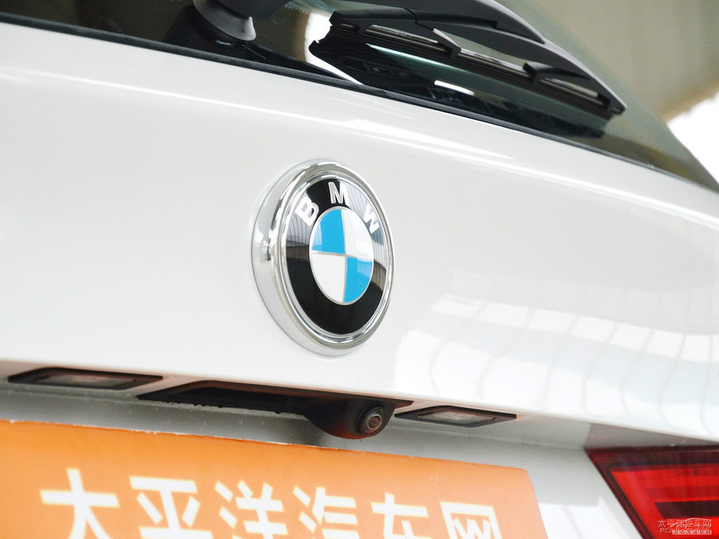 礦石白寶馬X5(進(jìn)口)車尾外觀圖片