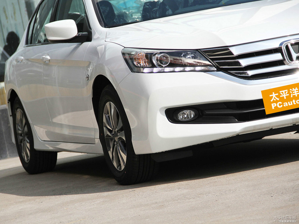 雅閣車(chē)頭外觀(guān)圖片