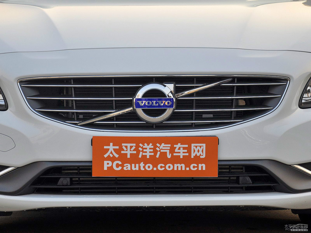 冰雪白沃爾沃S60車頭外觀圖片