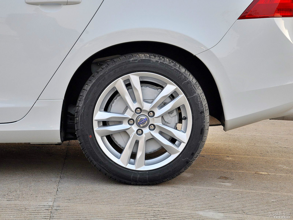 冰雪白沃爾沃S60車身外觀圖片
