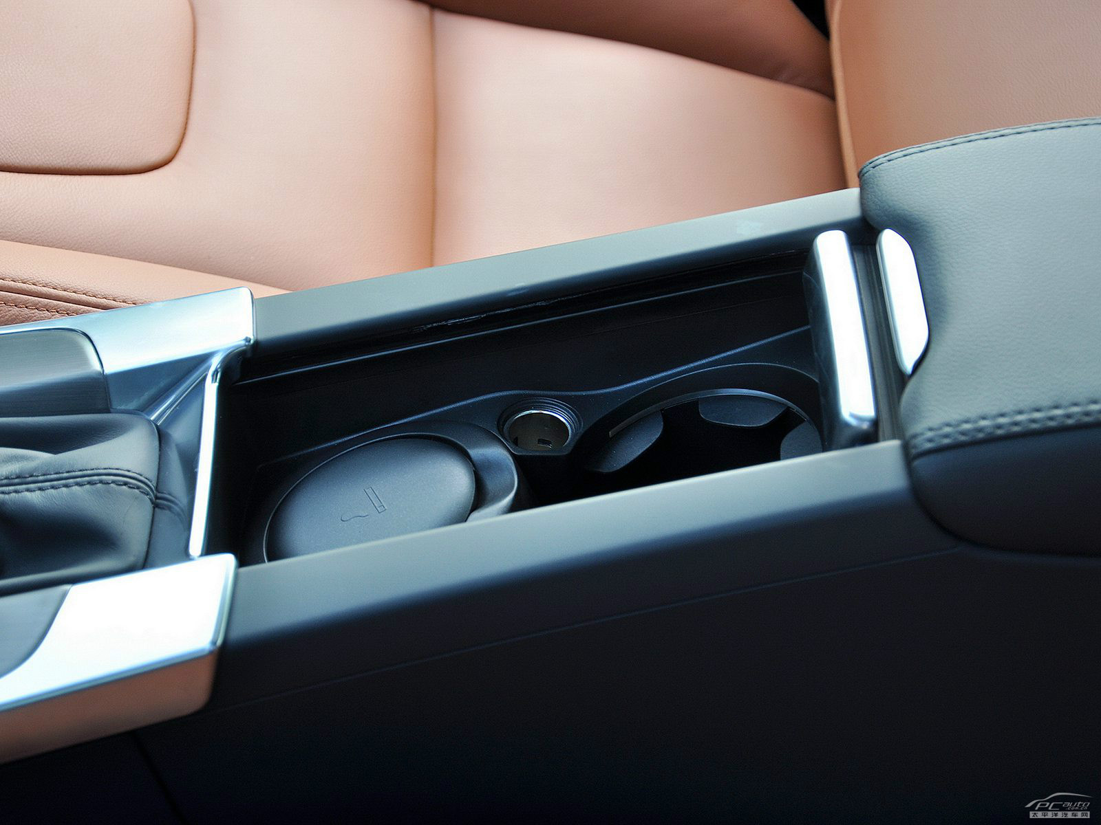 沃爾沃S60空間高清大圖