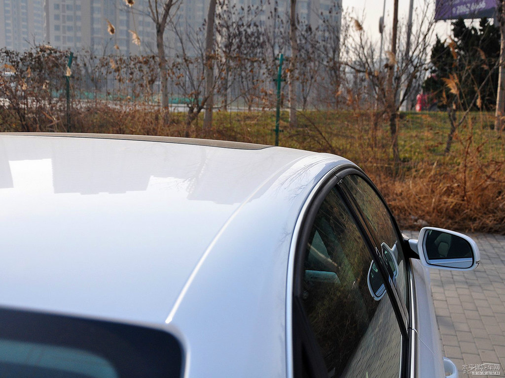朱鷺白奧迪A4L車身外觀圖片