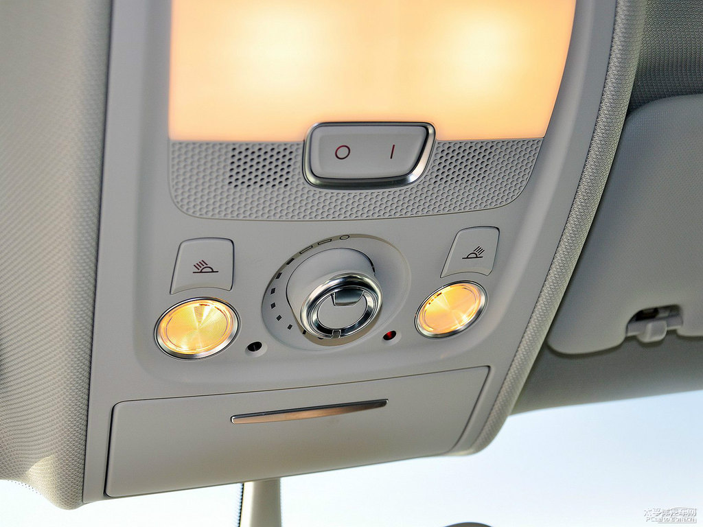 朱鷺白奧迪A4L車廂內(nèi)飾圖片