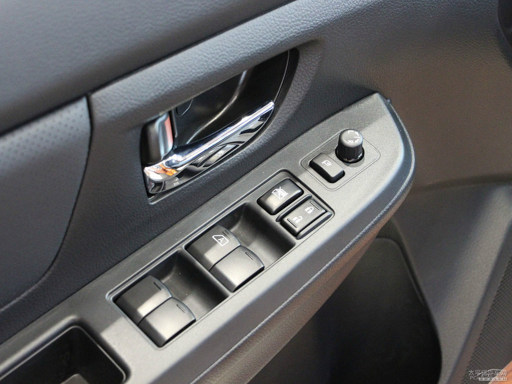 躍動珠光橙斯巴魯XV車廂內(nèi)飾圖片