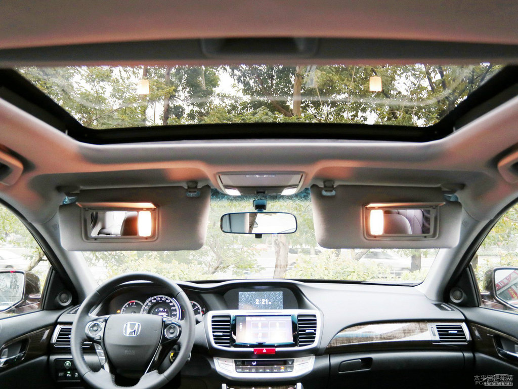 琥珀金雅閣車廂內(nèi)飾圖片