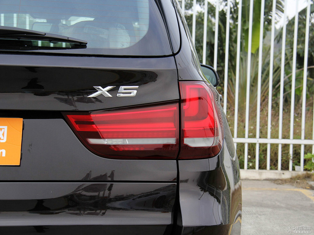 閃晶棕寶馬X5(進(jìn)口)車尾外觀圖片