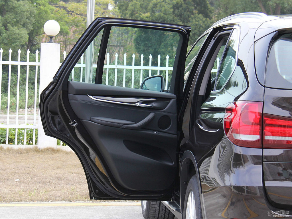 閃晶棕寶馬X5(進(jìn)口)車廂內(nèi)飾圖片