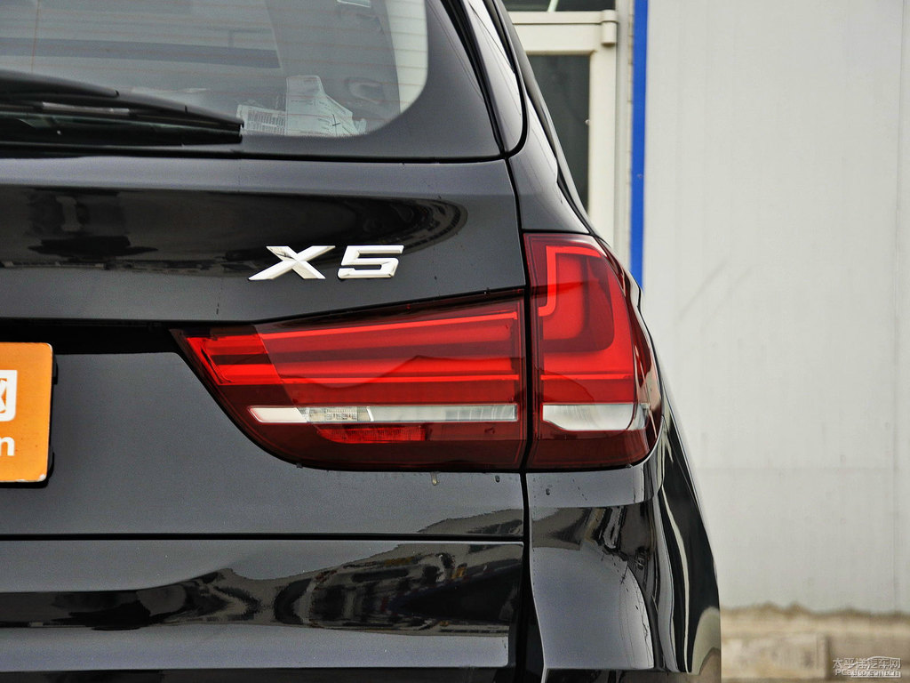 炭黑寶馬X5(進(jìn)口)車尾外觀圖片