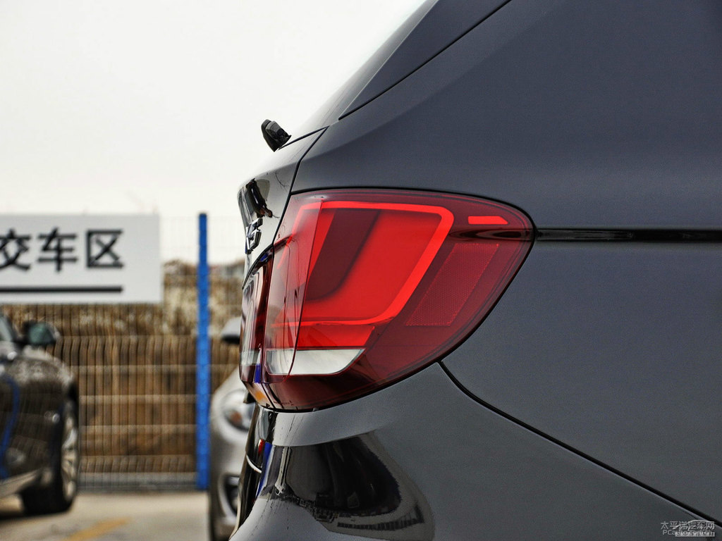 炭黑寶馬X5(進口)車尾外觀圖片