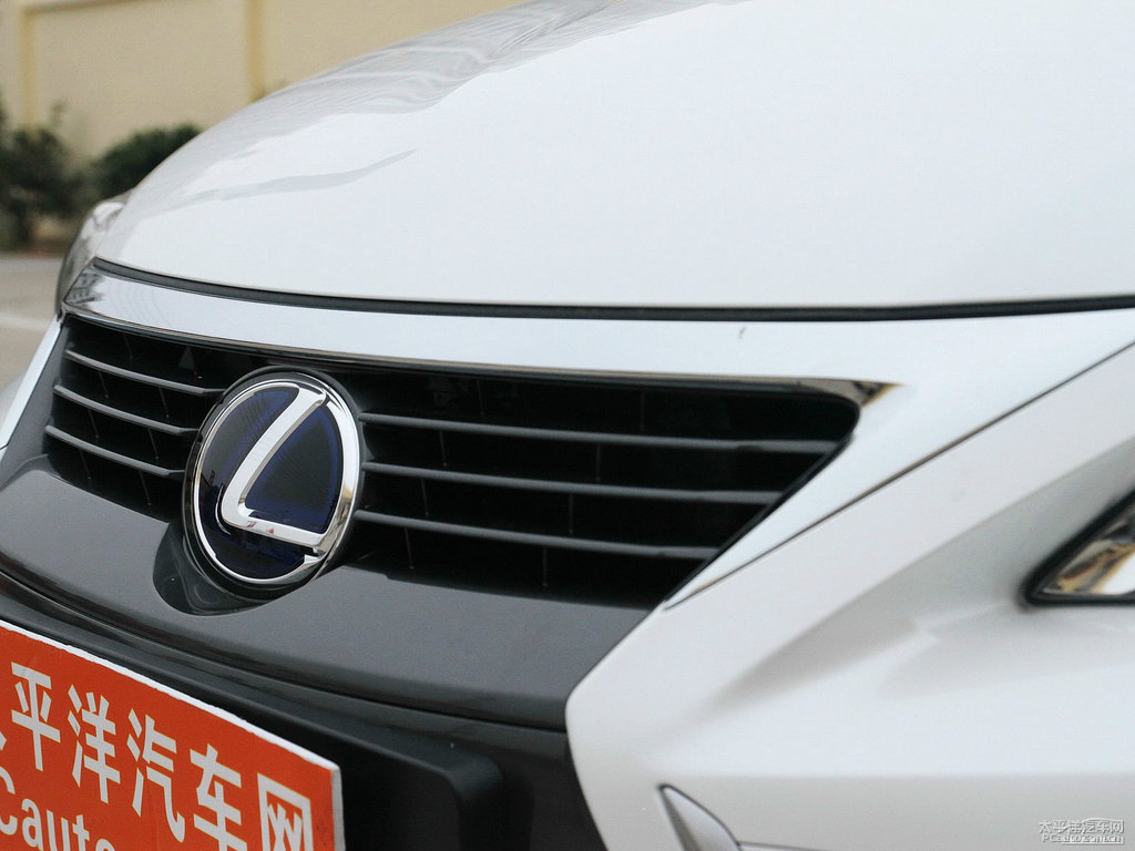 珍珠白雷克薩斯CT車頭外觀圖片