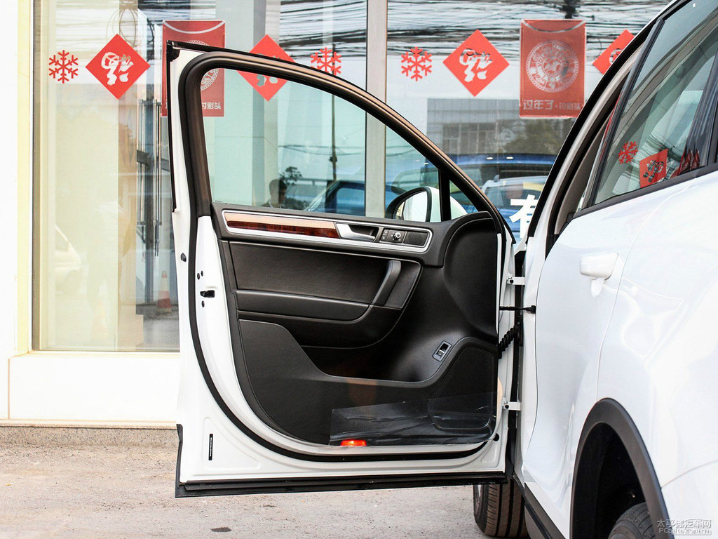 鵝卵白途銳車廂內(nèi)飾圖片