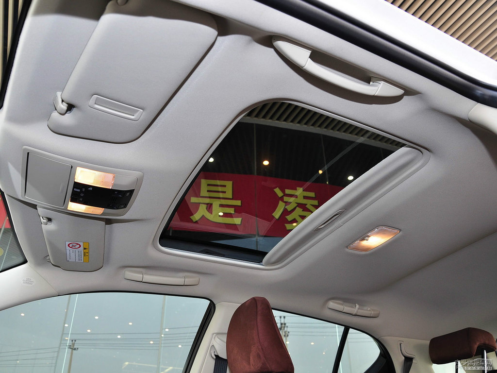 珍珠白雷克薩斯CT車廂內(nèi)飾圖片