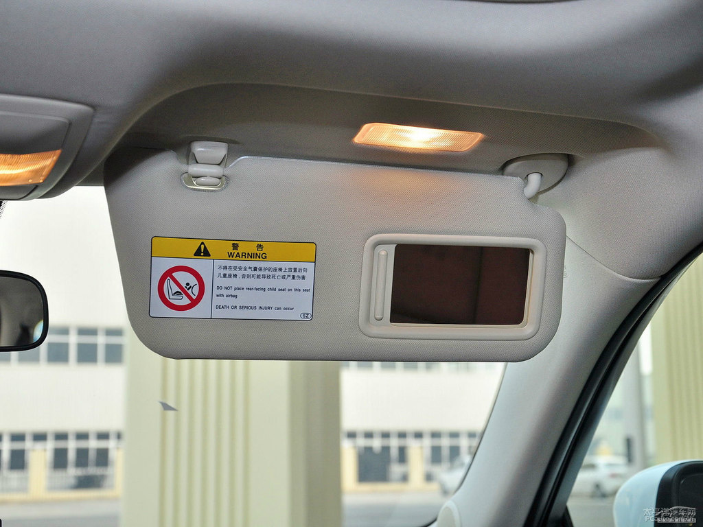 珍珠白雷克薩斯CT車廂內(nèi)飾圖片