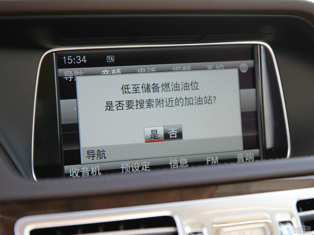 曜巖黑奔馳E級中控內(nèi)飾圖片